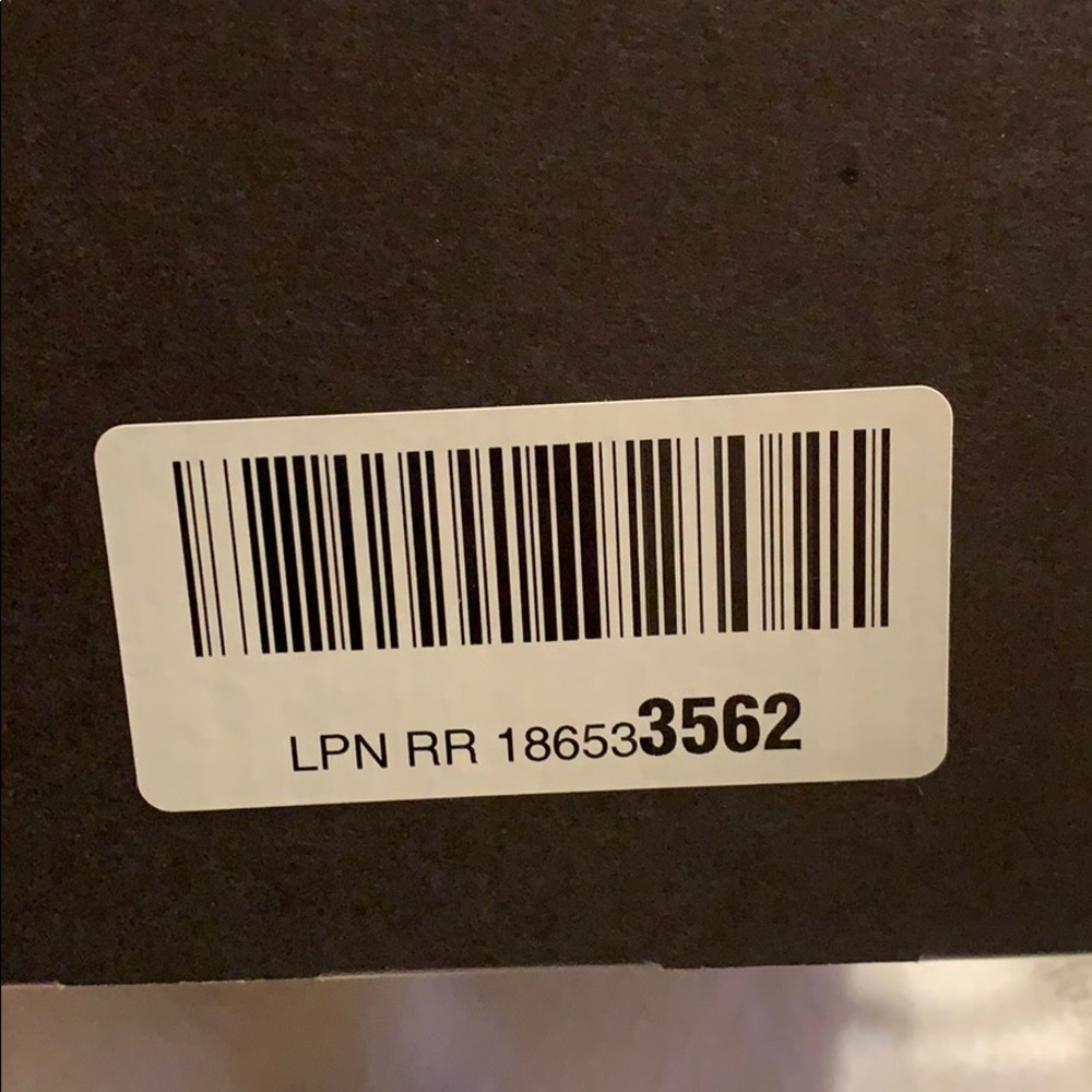 UGG - Picture 6 of 9